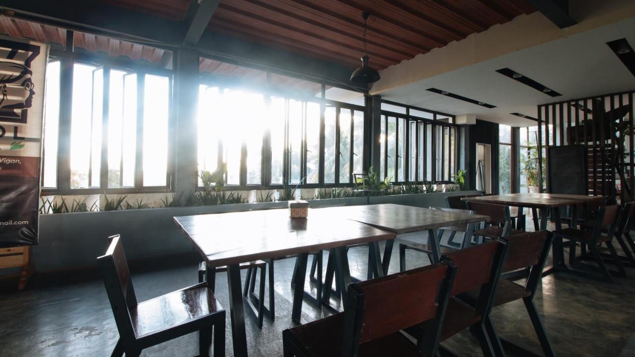 Reddoorz Plus @ Melsol Metro Vigan Exterior photo